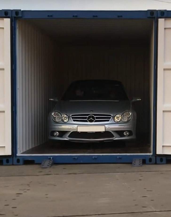 Lock up Garage Storage